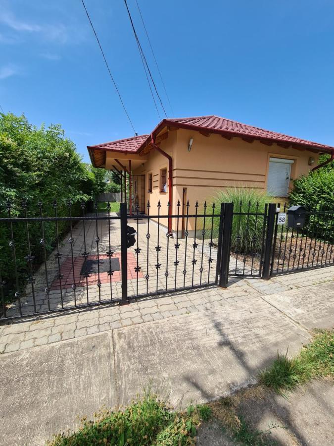 Zseki Apartman Hajdúszoboszló Esterno foto