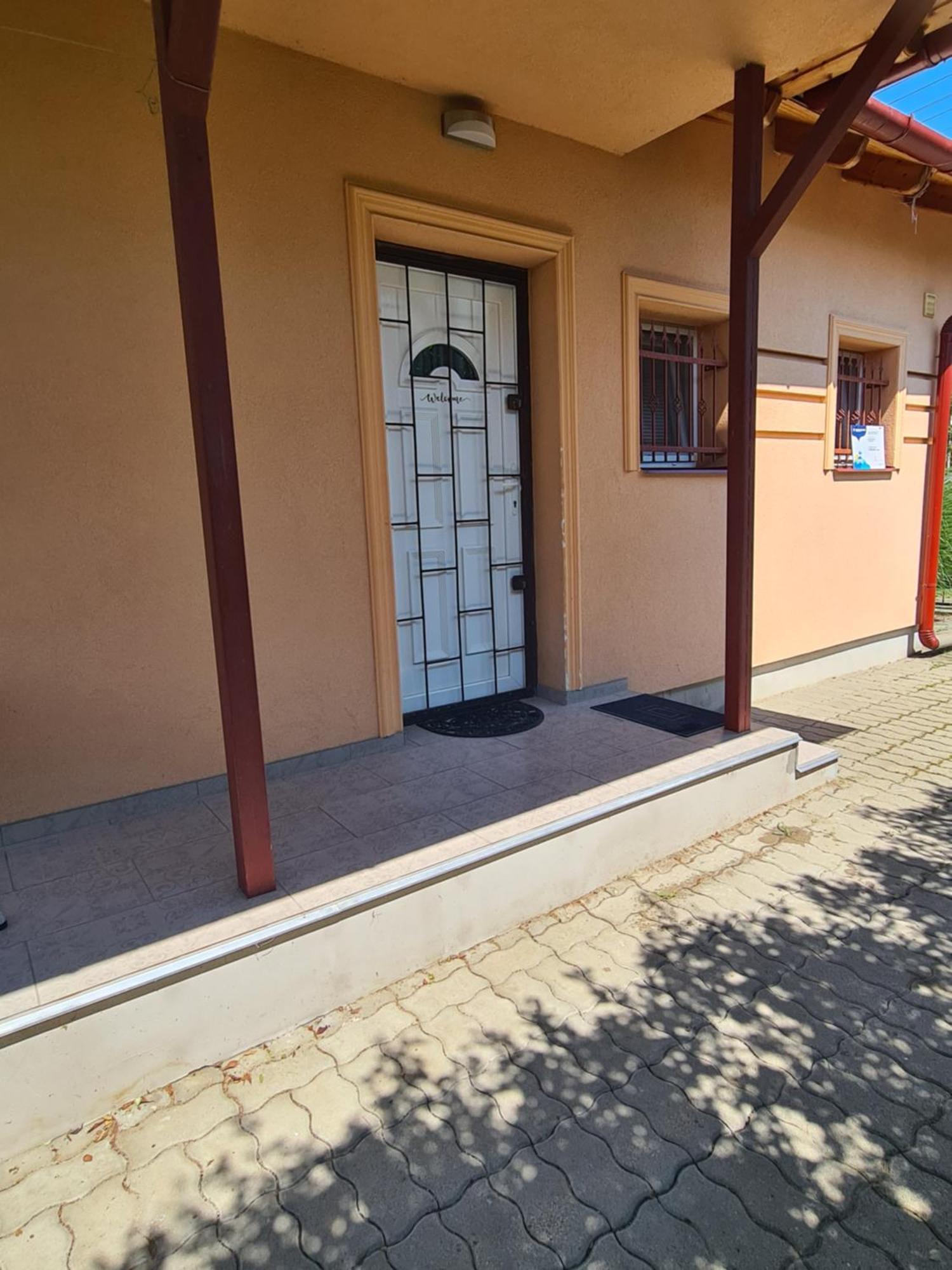 Zseki Apartman Hajdúszoboszló Esterno foto