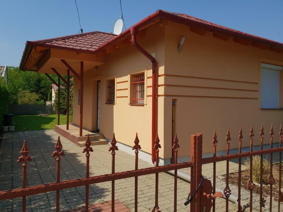 Zseki Apartman Hajdúszoboszló Esterno foto