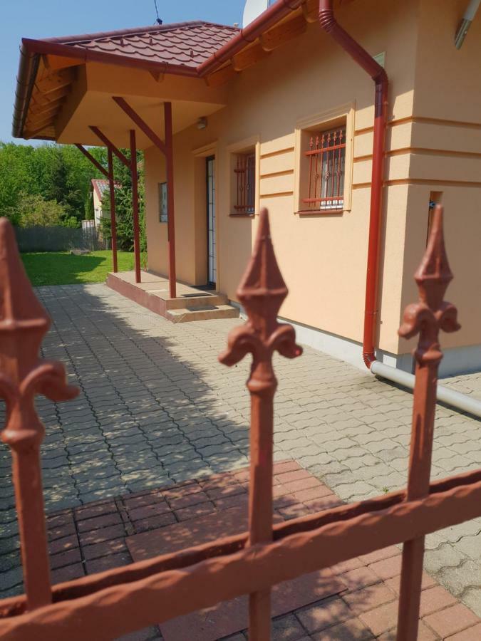 Zseki Apartman Hajdúszoboszló Esterno foto